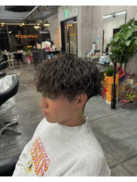 コワファースト長崎シャンプーボーイ 2nd(COIFF1RST 長崎 SHAMPOO BOY) 長崎でも大人気‘’刈り上げマッシュ波巻きパーマ”