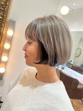 コワファースト させぼ五番街店(COIFF1RST) ホワイトベージュ×ブラック