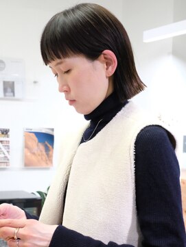 ムロ(Mulo) ワイドバンク大人ボブ30代40代|モノトーンアッシュ外ハネボブ