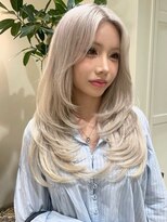 ハーパーズ 渋谷(harpers)&nbsp;スノーホワイトブロンドバタフライレイヤーカット