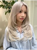 スノーホワイトブロンドバタフライレイヤーカット