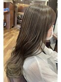 ハイライトカラー艶カラーカーキベージュロングヘアくびれヘア