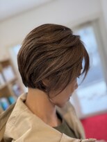 ユーアンドアイ(you & i) 自然なくせを生かした、ふんわり立体的なショートボブ