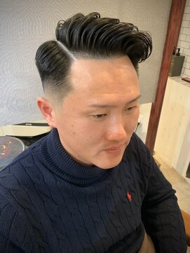 サードプレイス(Third Place) 七三スキンフェード外国人風フェードスタイル