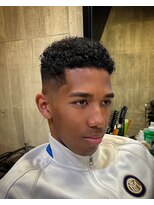 ビンゴ(BINGO)&nbsp;1533黒髪刈り上げツーブロックフェードカットバーバースタイル