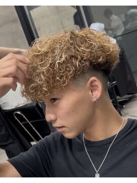 イーラ アメ村店(era) スペインカール　ツイストスパイラル眉カットメンズパーマ