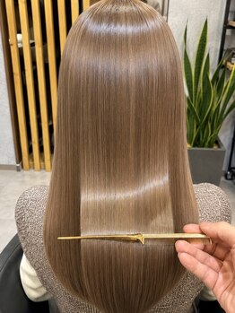 ファースト(1st.)の写真/“最高級Aujua“髪の内側と外側を補修し、髪本来の美しさを取り戻します♪毛先までまとまる美艶ヘアに★