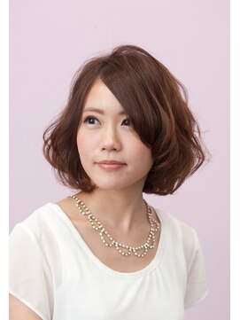 シアニスタ 柔らかウェーブのミディアムボブ