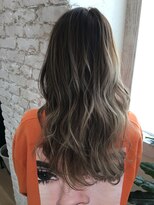 ロビー(LOBBY)&nbsp;『LOBBY』三浦 グレーベージュグラデーションイルミナカラー