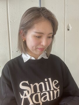 イシ(isi) ホワイトベージュ　髪質改善