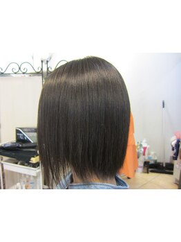 髪のボリュームが気になる方にお勧め！髪に優しい薬剤で、ダメージを最小限に抑えながら施術できる♪