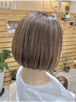 コンフィープラス(comfy plus)&nbsp;30代40代大人可愛い小顔切りっぱなしボブハイライト白髪染め