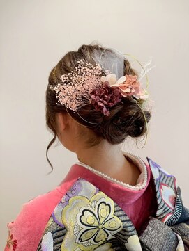 繊細な飾りと柔らかな質感◎大人華やかアレンジ