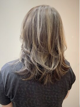 DAMANI 表参道 髪質改善/ヘッドスパ/ハイライト/白髪染め/白髪ぼかし/縮毛矯正 似合わせカット/ミディアムレイヤーカット[表参道駅]