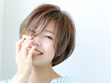 ハイライトで白髪を馴染ませる自然な立体感