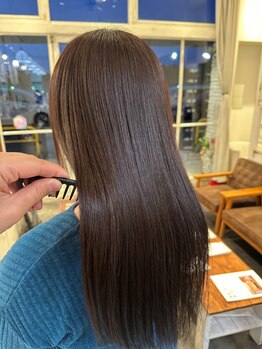 サンラゾン(SanRazon)の写真/大きな手に包み込まれる安心感。生え際まで逃さず捉える厚みのある刺激で、頭の重さを根こそぎ解消します