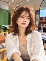 トリッカ 葉山(tricca)&nbsp;柔らかく揺れるレイヤーミディアム