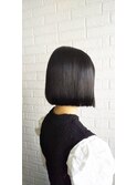 ナチュラルなストレートミニボブ