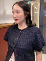 アトリエ(atelier.)&nbsp;センターパート　グレージュ　暗髪　外ハネミディ　艶カラー