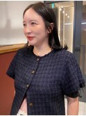 センターパート グレージュ 暗髪 外ハネミディ 艶カラー