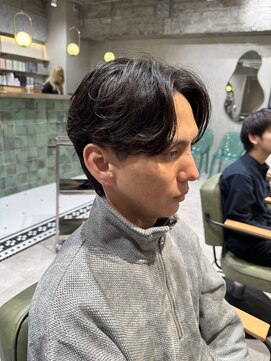 ゼスト リル 新宿(ZEST lill) センターパート フェザーパーマ フェザーショート 毛流れ