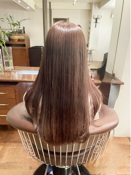 髪のダメージを最小限に抑え、自然なストレートヘアを実現！髪質に合わせた施術で扱いやすいスタイルに♪