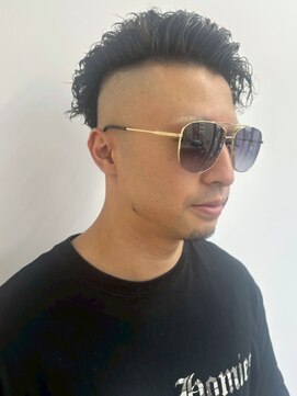 ラギッド 大野城店(RUGGED) スキンフェード ツーブロック サイドパート 黒髪ショート