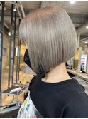 グレージュ×ミニボブ