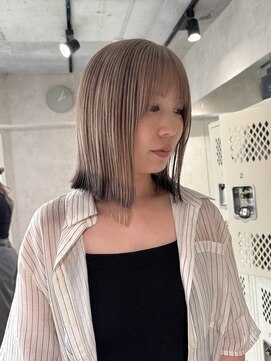 パーク(PAAQ) ダブルカラー＆ブリーチ結べるボブミルクティーベージュ裾カラー