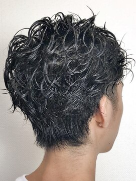 リュッカ(Lyuck) ツーブロック&スパイラルパーマ