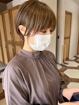 アリカ(alica) シフォンベージュ 大人可愛い丸みサイドバングショート 小顔