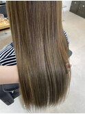 オリーブベージュ
