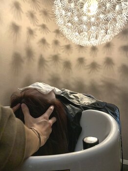 スタイル ヘアー(STYLE HAIR)の写真/ヘッドスパルームあり♪落ち着いた雰囲気のゆったりとした空間で、至福のサロンtimeを！自分へのご褒美に★