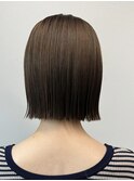 切りっぱなしボブ　外ハネボブ　アッシュカラー　くびれボブ