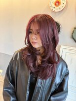 イェスオキナワ(yes okinawa)&nbsp;たっぷりレイヤーと暗めの赤髪で上品可愛いスタイルに