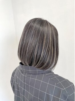 ビービーエス(BBS)の写真/【グレイカラーでも色味を楽しめる】大人女性の髪の悩みを解決し理想の髪色に。自然な仕上がりの白髪染め◎