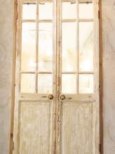 2階に来ていただき、こちらの扉を発見したら到着でございます。