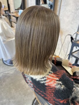 リム(RIM.) ［初ブリーチ/透明感/ミルクティーベージュ/切りっぱなしボブ］