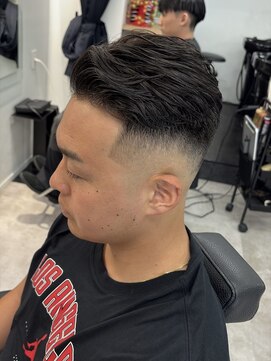 イントロバイフィーネ 渋谷(INTRO . by Fi-Ne) バーバースキンフェードアイロンパーマ/渋谷