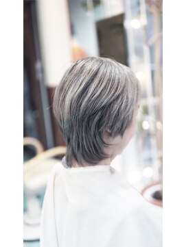 ネス(NESS) 脱白髪染】グレイヘア（白髪）のマットベージュカラーなウルフ