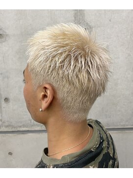 オーシャントーキョー ホワイト 原宿(OCEAN TOKYO WHITE) ハイトーンブロンド刈り上げスパイキーショート