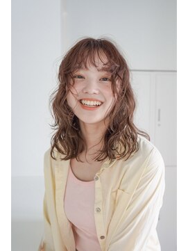 タス(tas) やわらかミディアムパーマ似合わせ顔周りカット顔まわりレイヤー