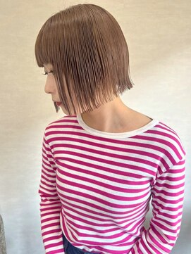 トナリ(tonari) ミニボブ ショートヘア ミルクティーベージュ【鹿児島中央駅】