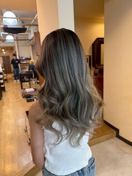 ブリッツ レボ(BLITZ-REVO) 着物ヘア/ダークアッシュ/ミディアムレイヤーカット/柏駅