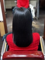 ウニヘアー(uni hair)&nbsp;表面ストレート+メテオカラーで品のあるミディアムヘア