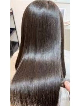 コラカラー 三条店の写真/特別抽出の生コラーゲンをカラーに配合◎髪の内部までうるおいで満たし、髪本来の美しさを引き出します♪