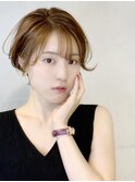 フェミニンキュートなアプリコットベージュショート