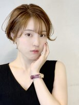フェミニンキュートなアプリコットベージュショート