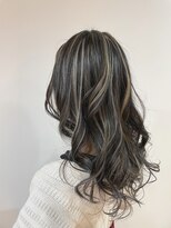 フレールヘアー(Frere hair) ハイライトがハッキリ見えるデザインカラー