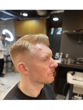 フランクスバーバー アンド ビアークラブ(FRANK'S BARBER and BEER CLUB) 海外バーバースタイルフェードカット